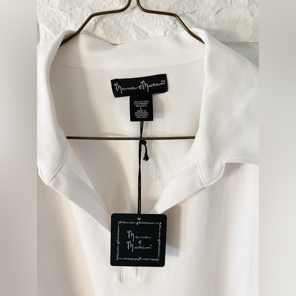 Mercer & Madison White V-neck Collared Top NWT - Picture 2 of 4